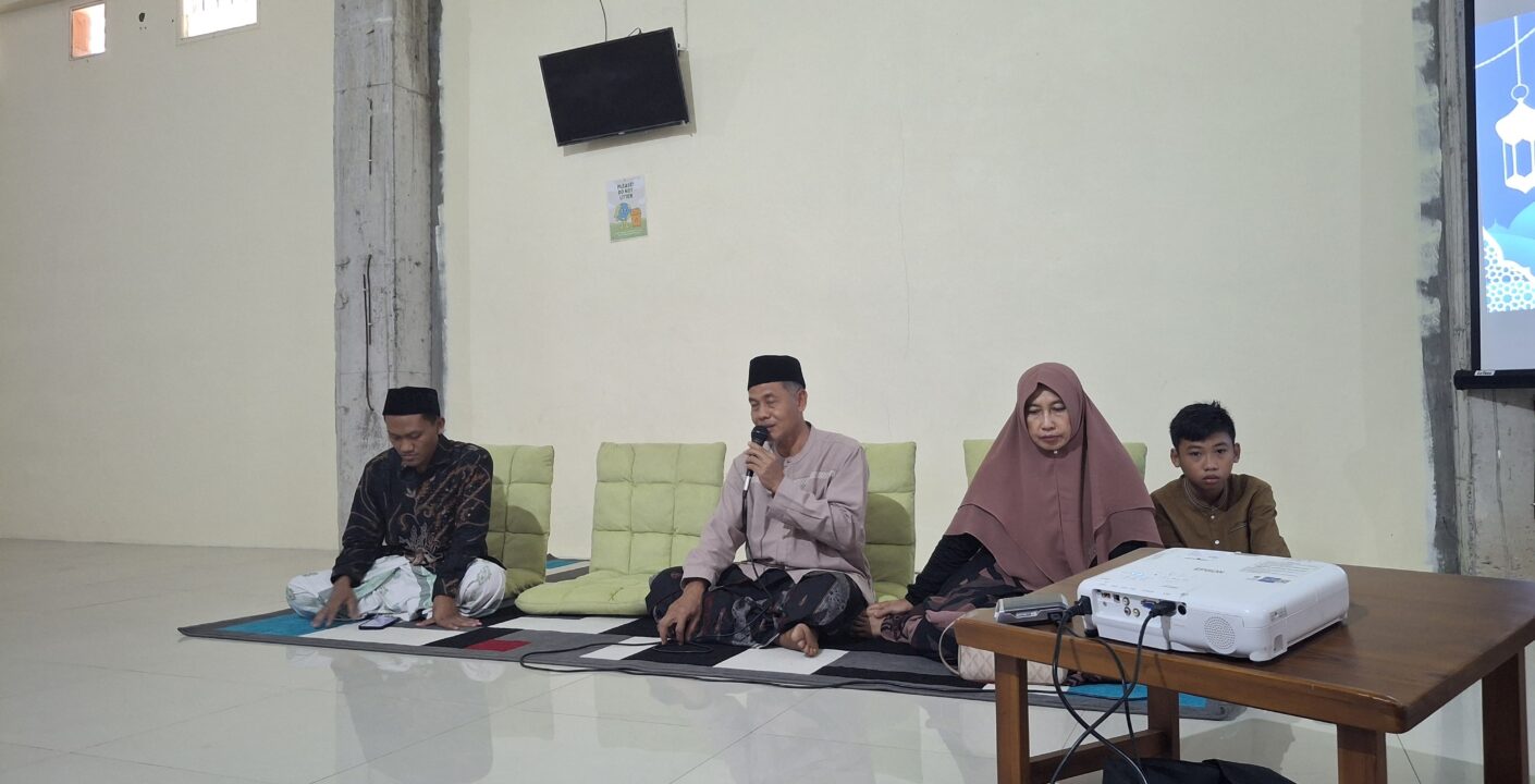 Pengasuh PP Hikmatus Sholihiyah, Abah K.H Muhammad Sholehuddin