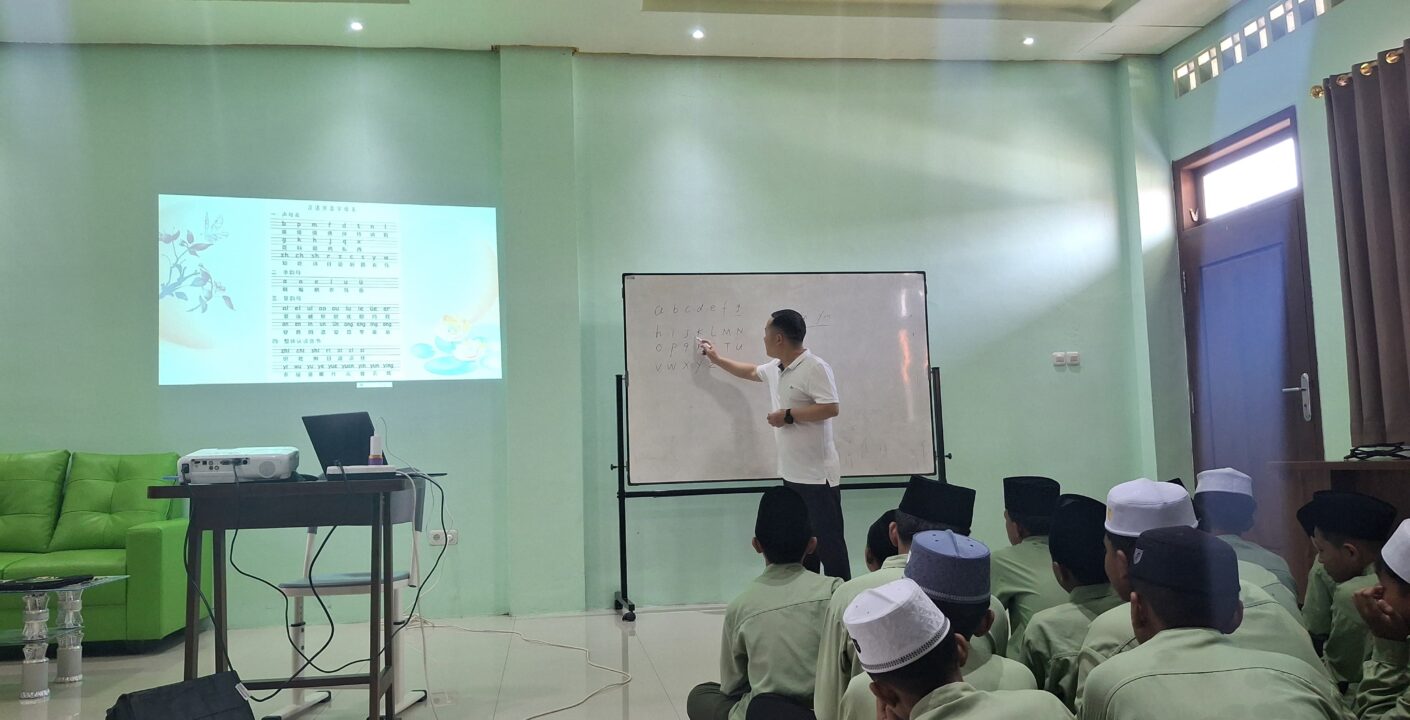 Kelas Bahasa Mandarin bersama Mr. Deng